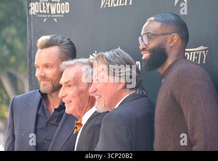 Joel McHale, Bill Nye, Ross Shafer und die Boston Celtics-Stars Jaylen Brown posieren zusammen auf dem Schritt und wiederholen sie bei Bill Nyes Hollywood Walk of Fame-Star-Zeremonie am 22. September 2025 in Los Angeles. Stockfoto