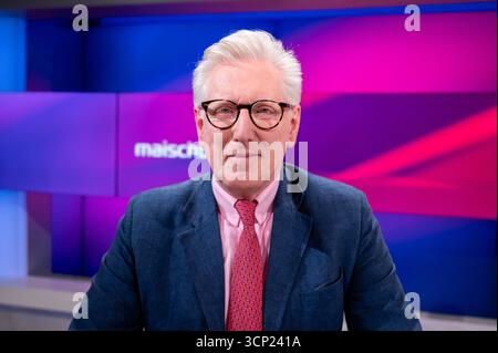 Änderungsantrag 23. September 2025 diskutierte Sandra Maischberger in Köln mit Gästen über innenpolitische Reformpläne und die politische Lage in den USA. Unter den Gesprächspartnern war Journalist Theo Koll, 23.09.2025, Köln, *** am 23. September 2025 diskutierte Sandra Maischberger mit Gästen in Köln innenpolitische Reformpläne und die politische Situation in den USA. Unter den Gesprächspartnern war der Journalist Theo Koll, 23 09 2025, Köln, Stockfoto