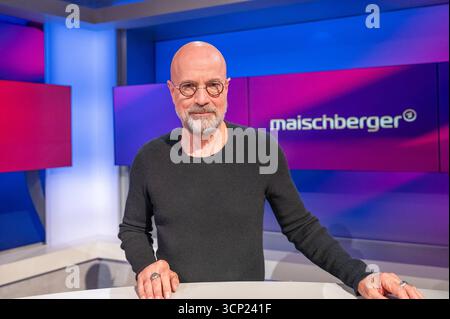 Änderungsantrag 23. September 2025 diskutierte Sandra Maischberger in Köln mit Gästen über innenpolitische Reformpläne und die politische Lage in den USA. Unter den Gesprächspartnern Schauspieler Christian Berkel, 23.09.2025, Köln, *** am 23. September 2025 diskutierte Sandra Maischberger mit Gästen in Köln innenpolitische Reformpläne und die politische Situation in den USA unter den Gesprächspartnern Schauspieler Christian Berkel, 23 09 2025, Köln, Stockfoto