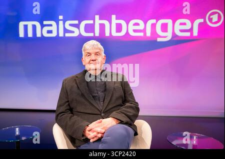 Änderungsantrag 23. September 2025 diskutierte Sandra Maischberger in Köln mit Gästen über innenpolitische Reformpläne und die politische Lage in den USA. Unter den Gesprächspartnern war US-Autor Eric T. Hansen, 23.09.2025, Köln , *** am 23. September 2025 diskutierte Sandra Maischberger mit Gästen in Köln über innenpolitische Reformpläne und die politische Situation in den USA. Zu den Gesprächspartnern zählte der US-amerikanische Autor Eric T Hansen, 23 09 2025, Köln, Stockfoto