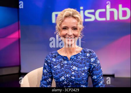 Änderungsantrag 23. September 2025 diskutierte Sandra Maischberger in Köln mit Gästen über innenpolitische Reformpläne und die politische Lage in den USA. Unter den Gesprächspartnern war Autorin Sandra Navidi, 23.09.2025, Köln , *** am 23. September 2025 diskutierte Sandra Maischberger mit Gästen in Köln innenpolitische Reformpläne und die politische Situation in den USA Autorin Sandra Navidi, 23 09 2025, Köln , Stockfoto