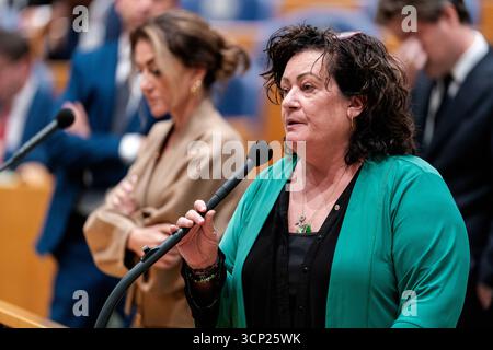 2011-09-23 Dutch Tweede Kamer Plenardebatte DEN HAAG, NIEDERLANDE - 23. SEPTEMBER: Caroline van der Plas BBB während der Plenardebatte im Tweede Kamer am 23. September 2025 2025 in den Haag, Niederlande den Haag Tweede Kamer Niederlande Inhalte können nicht direkt oder indirekt über Dritte weiterverbreitet werden. Copyright: XJohnxBeckmannx Stockfoto