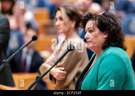 2011-09-23 Dutch Tweede Kamer Plenardebatte DEN HAAG, NIEDERLANDE - 23. SEPTEMBER: Caroline van der Plas BBB während der Plenardebatte im Tweede Kamer am 23. September 2025 2025 in den Haag, Niederlande den Haag Tweede Kamer Niederlande Inhalte können nicht direkt oder indirekt über Dritte weiterverbreitet werden. Copyright: XJohnxBeckmannx Stockfoto