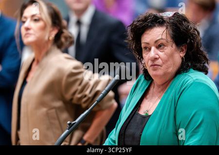 2011-09-23 Dutch Tweede Kamer Plenardebatte DEN HAAG, NIEDERLANDE - 23. SEPTEMBER: Caroline van der Plas BBB während der Plenardebatte im Tweede Kamer am 23. September 2025 2025 in den Haag, Niederlande den Haag Tweede Kamer Niederlande Inhalte können nicht direkt oder indirekt über Dritte weiterverbreitet werden. Copyright: XJohnxBeckmannx Stockfoto