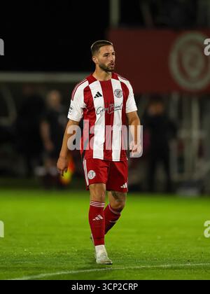 BRACKLEY, ENGLAND - 23. SEPTEMBER: Zak Lilly aus Brackley Town während des Spiels der Enterprise National League zwischen Brackley Town und Truro City im St. James Park am 23. September 2025 in Brackley, Großbritannien. (Foto von Mitch Davidson/Brackley Town FC via Alamy Live News) Stockfoto