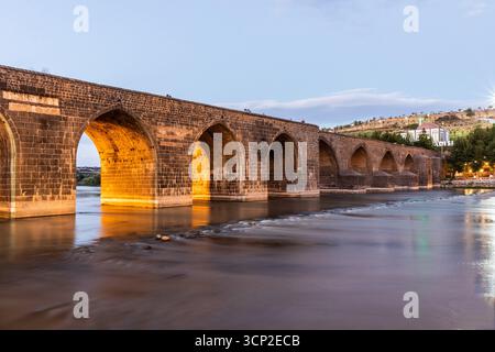 Dicle Bridge über den Fluss Tigris in der Nähe von Diyarbakir, Türkei Stockfoto