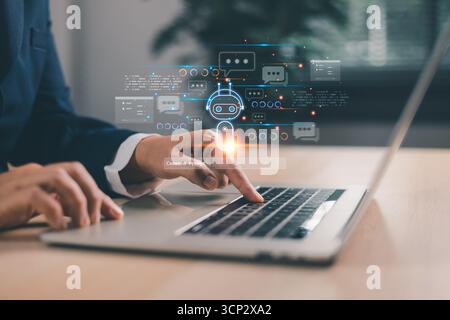 Geschäftsmann, der ein Notebook mit KI-Assistent-Chatbot-Schnittstelle, Eingabeaufforderung und digitaler Innovationstechnologie für intelligente Automatisierung, Produktivität und Stockfoto