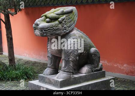 Chengdu (Sichuan), China: Mythische Kreaturen des Chengdu Wu Hou Schreins im Southern Suburbs Park Stockfoto