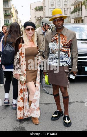 Mailand, Italien. September 2025. Gäste kommen am 23. September 2025 zur Alberta Ferretti Modenschau während der Milan Fashion Week Women's Spring/Summer 2026 in Mailand (Italien), Italien. Foto: Marco Piovanotto/ABACAPRESS.COM Credit: Abaca Press/Alamy Live News Stockfoto