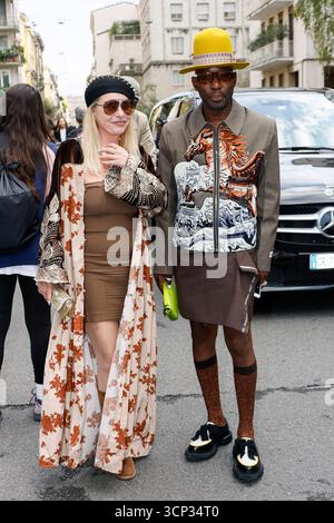 Mailand, Italien. September 2025. Gäste kommen am 23. September 2025 zur Alberta Ferretti Modenschau während der Milan Fashion Week Women's Spring/Summer 2026 in Mailand (Italien), Italien. Foto: Marco Piovanotto/ABACAPRESS.COM Credit: Abaca Press/Alamy Live News Stockfoto