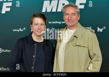 Christopher Zwickler und Till Schmerbeck bei der Premiere des Dokumentarfilms der talentierte Mr. F. im Kino in derKulturBrauerei. Berlin, 23.09.2025 *** Christopher Zwickler und Till Schmerbeck bei der Uraufführung des Dokumentarfilms der talentierte Herr F im Kino der KulturBrauerei Berlin, 23 09 2025 Foto:XM.xBehrensx/xFuturexImagex Mister 5919 Stockfoto