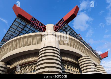 Mailand, Italien. September 2025. Außenansicht des Stadions während des Fußballspiels Coppa Italia 2025/26 zwischen AC Milan und US Lecce im San Siro Stadium. Quelle: SOPA Images Limited/Alamy Live News Stockfoto
