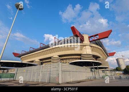 Mailand, Italien. September 2025. Außenansicht des Stadions während des Fußballspiels Coppa Italia 2025/26 zwischen AC Milan und US Lecce im San Siro Stadium. Quelle: SOPA Images Limited/Alamy Live News Stockfoto
