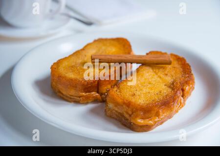 Torrijas, typisch Ostern Nachspeise in Spanien. Stockfoto