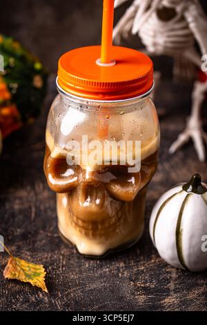 Halloween Herbst trinken Sie scharfe Kürbis Latte Stockfoto