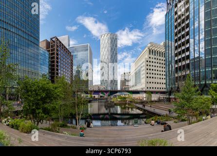 Ein Bild der modernen Apartments und Büros in Canary Wharf, London. Stockfoto
