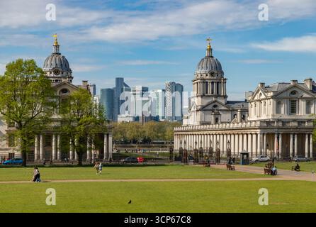 Ein Bild der Wohnungen und Büros der Isle of Dogs und der Canary Wharf an der University of Greenwich. Stockfoto