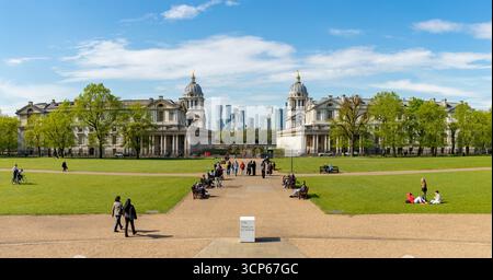 Ein Bild der Wohnungen und Büros der Isle of Dogs und der Canary Wharf an der University of Greenwich. Stockfoto