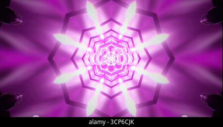 Das leuchtende Spiraldesign besticht durch Lila mit leuchtenden Elementen. Das komplizierte Muster zieht den Blick nach innen und erzeugt ein Gefühl von Tiefe und Bewegung Stockfoto