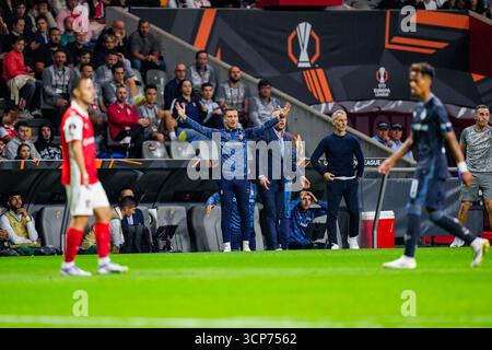 Braga, Portugal. September 2025. Braga - Trainer Carlos Vicens vom SC Braga im ersten Spiel der UEFA Europa League 2025/2026. Das Spiel findet am 24. September 2025 in Braga, Portugal, zwischen S.C. Braga und Feyenoord im Estadio Municipal de Braga statt. Credit: Box to Box Pictures/Alamy Live News Stockfoto