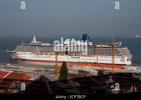 Portugal, Lissabon, P&O Kreuzfahrtschiff, Arcadia, am Dock im Kreuzfahrthafen, Abfahrt auf dem Tejo, Stockfoto