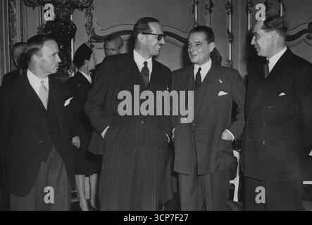 Vier-Macht-Konferenz über italienische Kolonien. Bilder: Auf der heutigen Konferenz sind (von links nach rechts) Herr W. Gallman, der die USA vertritt, anstelle von Herrn Lewis Douglas; M. Massigle (Frankreich); Sir Noel Charles (GT. Großbritannien); und Herr Zarubin (U. S. R. R.) zu sehen. Vertreter von Großbritannien, Frankreich, den Vereinigten Staaten und Sowjetrussland begann heute (Freitag) eine Konferenz im Lancaster House in London, um die Zukunft der ehemaligen italienischen Kolonien zu diskutieren. Sir Noel Charles, ehemaliger britischer Botschafter in Rom, die U.S.R ist Großbritannien vertreten. Oktober 1947. (Foto von Reuterphoto) Stockfoto