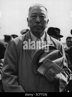 Neuer chinesischer Botschafter kommt -- Eine Nahaufnahme von Dr. F.T. Cheng (Cheng Tien-hsi, aufgenommen bei seiner Ankunft am Londoner Flughafen am Samstag. Der neue chinesische Botschafter in Großbritannien, seine Exzellenz Dr. F.T. Cheng, kam heute (Samstag) am Flughafen London an. Er ist Nachfolger seiner Exzellenz Dr. T.V. Wellington Kod und war früher Richter am Internationalen Gerichtshof in den Haag. Juli 1946. (Foto von Reuterphoto). Stockfoto
