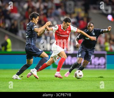 Braga, Braga, Portugal. September 2025. DIEGO RODRIGUES vom SC Braga wurde während des Spiels der UEFA Europe League 2025/26 zwischen SC Braga und Feyenoord am 24. September 2025 im Estadio Municipal de Braga, Braga, Portugal (Foto: © Miguel Lemos/ZUMA Press Wire) gesehen. Nicht für kommerzielle ZWECKE! Stockfoto