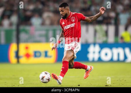 Sevilla, Spanien, Spanien. September 2025. Douglas LUIZ von Nottingham Forest während des Spiels der UEFA Europa League, League Phase MD1 zwischen Real Betis Balompie und Nottingham Forest im Estadio La Cartuja am 24. September 2025 in Sevilla. Rafael Roman (Credit Image: © Matthieu Mirville/ZUMA Press Wire) NUR REDAKTIONELLE VERWENDUNG! Nicht für kommerzielle ZWECKE! Stockfoto