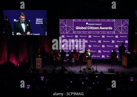 Der französische Präsident Emmanuel Macron spricht am 24. September 2025 bei den Atlantic Council Global Citizen Awards im Ziegfeld Ballroom in New York. Foto: Charles Guerin/ABACAPRESS.COM Credit: Abaca Press/Alamy Live News Stockfoto
