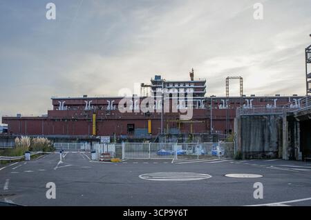Foto: St. Nazaire, Frankreich. September 2025. Kreuzfahrtschiff PHOENICIA im Bau, STX-Werft. Das Schiff wurde vom staatlichen libyschen GNMTC bestellt und wurde nie ausgeliefert und wurde später als MSC Preziosa in Dienst gestellt. Die Regierung von Sarkozy pries den Deal als Symbol für die französisch-libysche Annäherung. Im Falle der angeblichen Finanzierung von Nicolas Sarkozys Präsidentschaftskampagne 2007 durch Libyen zitierten französische Untersuchungsrichter das Schiff als Beispiel für den angeblichen „Korruptionspakt“ zwischen Sarkozy und Muammar Gaddafi. Das Pariser Strafgericht hat heute entschieden|mehr unten| Credit: Kevin Izorce/Alamy Live News Stockfoto
