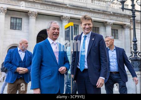 London, Großbritannien. September 2025. Der Reformführer Nigel Farage und der stellvertretende Führer Richard Tice besuchen die Bank of England, um mit dem Gouverneur zu sprechen. Quelle: Karl Black/Alamy Live News Stockfoto