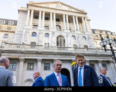 London, Großbritannien. September 2025. Der Reformführer Nigel Farage und der stellvertretende Führer Richard Tice besuchen die Bank of England, um mit dem Gouverneur zu sprechen. Quelle: Karl Black/Alamy Live News Stockfoto