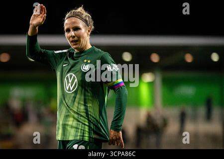 Wolfsburg, Deutschland. September 2025. Svenja Huth (10) aus Wolfsburg beim Frauen-Bundesliga-Spiel zwischen Wolfsburg und Werder Bremen im AOK-Stadion in Wolfsburg. Quelle: Gonzales Photo/Alamy Live News Stockfoto