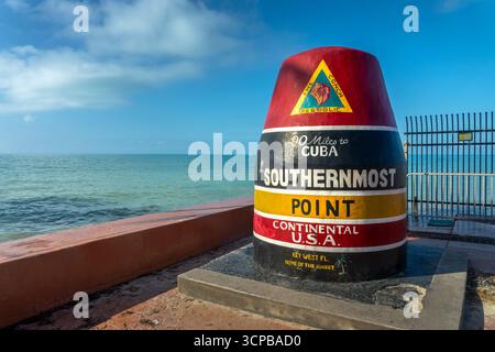 Südlichster Punkt, 90 km von Kuba entfernt, berühmte Betonboje in Key West, Florida Stockfoto