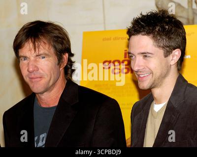 Dennis Quaid und Topher Grace bei einem Fotobesuch für in Good Company in Madrid am 17. Februar 2005 Stockfoto