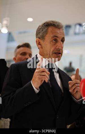 Paris, Frankreich. September 2025. Der ehemalige französische Präsident Nicolas Sarkozy nach dem Urteil wegen illegaler Wahlkampffinanzierung aus Libyen für seinen erfolgreichen Präsidentschaftsantrag 2007 vor dem Gericht des Tribunal de Paris am 25. September 2025. Ehemaliger französischer Präsident Nicolas Sarkozy zu 5 Jahren Gefängnis verurteilt. Foto: Raphael Lafargue/ABACAPRESS.COM Credit: Abaca Press/Alamy Live News Stockfoto