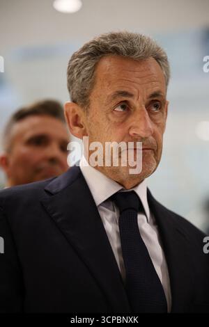 Paris, Frankreich. September 2025. Der ehemalige französische Präsident Nicolas Sarkozy nach dem Urteil wegen illegaler Wahlkampffinanzierung aus Libyen für seinen erfolgreichen Präsidentschaftsantrag 2007 vor dem Gericht des Tribunal de Paris am 25. September 2025. Ehemaliger französischer Präsident Nicolas Sarkozy zu 5 Jahren Gefängnis verurteilt. Foto: Raphael Lafargue/ABACAPRESS.COM Credit: Abaca Press/Alamy Live News Stockfoto