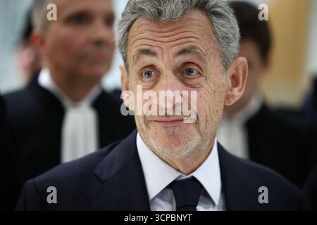 Paris, Frankreich. September 2025. Der ehemalige französische Präsident Nicolas Sarkozy nach dem Urteil wegen illegaler Wahlkampffinanzierung aus Libyen für seinen erfolgreichen Präsidentschaftsantrag 2007 vor dem Gericht des Tribunal de Paris am 25. September 2025. Ehemaliger französischer Präsident Nicolas Sarkozy zu 5 Jahren Gefängnis verurteilt. Foto: Raphael Lafargue/ABACAPRESS.COM Credit: Abaca Press/Alamy Live News Stockfoto