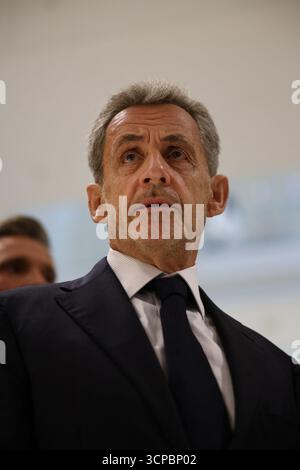 Paris, Frankreich. September 2025. Der ehemalige französische Präsident Nicolas Sarkozy nach dem Urteil wegen illegaler Wahlkampffinanzierung aus Libyen für seinen erfolgreichen Präsidentschaftsantrag 2007 vor dem Gericht des Tribunal de Paris am 25. September 2025. Ehemaliger französischer Präsident Nicolas Sarkozy zu 5 Jahren Gefängnis verurteilt. Foto: Raphael Lafargue/ABACAPRESS.COM Credit: Abaca Press/Alamy Live News Stockfoto