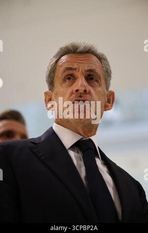 Paris, Frankreich. September 2025. Der ehemalige französische Präsident Nicolas Sarkozy nach dem Urteil wegen illegaler Wahlkampffinanzierung aus Libyen für seinen erfolgreichen Präsidentschaftsantrag 2007 vor dem Gericht des Tribunal de Paris am 25. September 2025. Ehemaliger französischer Präsident Nicolas Sarkozy zu 5 Jahren Gefängnis verurteilt. Foto: Raphael Lafargue/ABACAPRESS.COM Credit: Abaca Press/Alamy Live News Stockfoto