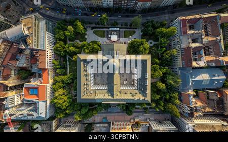 Europa Ungarn Budapest. Das ungarische Nationalmuseum. Luftbild über Budapest Innenstadt. Der ungarische Name ist Magyar Nemzeti Muzeum Stockfoto
