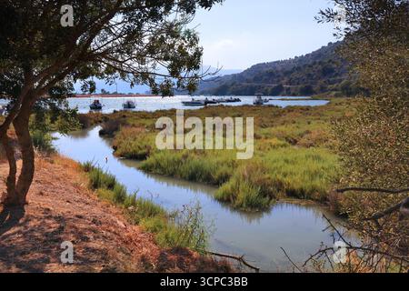 Butrint Nationalpark in Albanien. Landschaft aus Sümpfen, Feuchtgebieten und Schilfbeeten, die international als eines der Ramsar Feuchtgebiete geschützt sind. Stockfoto