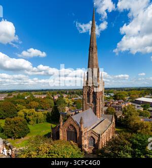 Warrington Pfarrkirche. St. Elphin's ist ein denkmalgeschütztes Gebäude mit einer spektakulären 281 m Höhe. turm und Turm in Warrington. Es gab eine Kirche Stockfoto