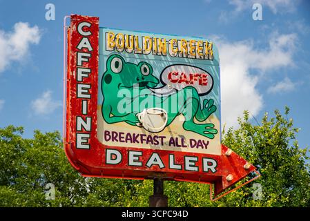 Austin, Texas - USA - 20. Juni 2025: Vintage-Schild am 1. Straße in Austin, Texas, USA. Stockfoto