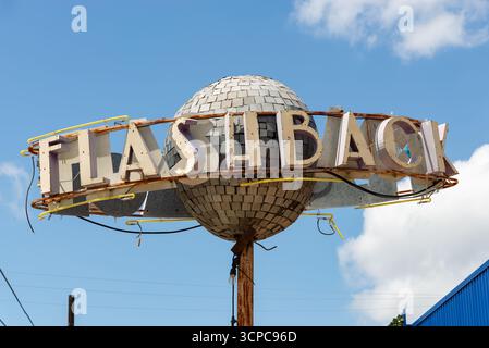 Austin, Texas - USA - 20. Juni 2025: Vintage-Schild am 1. Straße in Austin, Texas, USA. Stockfoto