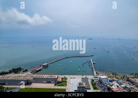 Luftaufnahme des Distrikts La Punta, gelegen in Callao, Peru. Stockfoto