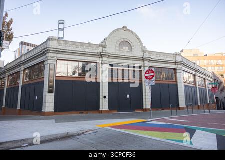 Seattle, USA, 25. September 2025. Das Starbucks Reserve Roastery im Viertel Capitol Hill ist dauerhaft geschlossen, um Gäste und Mitarbeiter zu überraschen. Quelle: Alex Garland/Alamy Live News Stockfoto