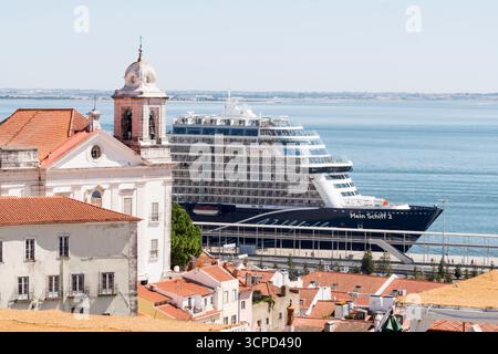 TUI Kreuzfahrtschiff mein Schiff 2 legte in Lissabon, Portugal, an Stockfoto