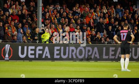 Fans von Go Ahead Eagles während des Phase MD1-Spiels der UEFA Europa League 2025/26 zwischen Go Ahead Eagles und Fotbal Club FCSB im Stadion de Adelaarshorst am 25. September 2025 in Deventer, Niederlande. (Foto: Marcel ter Bals/MTB-Photo/Alamy Live News) Stockfoto